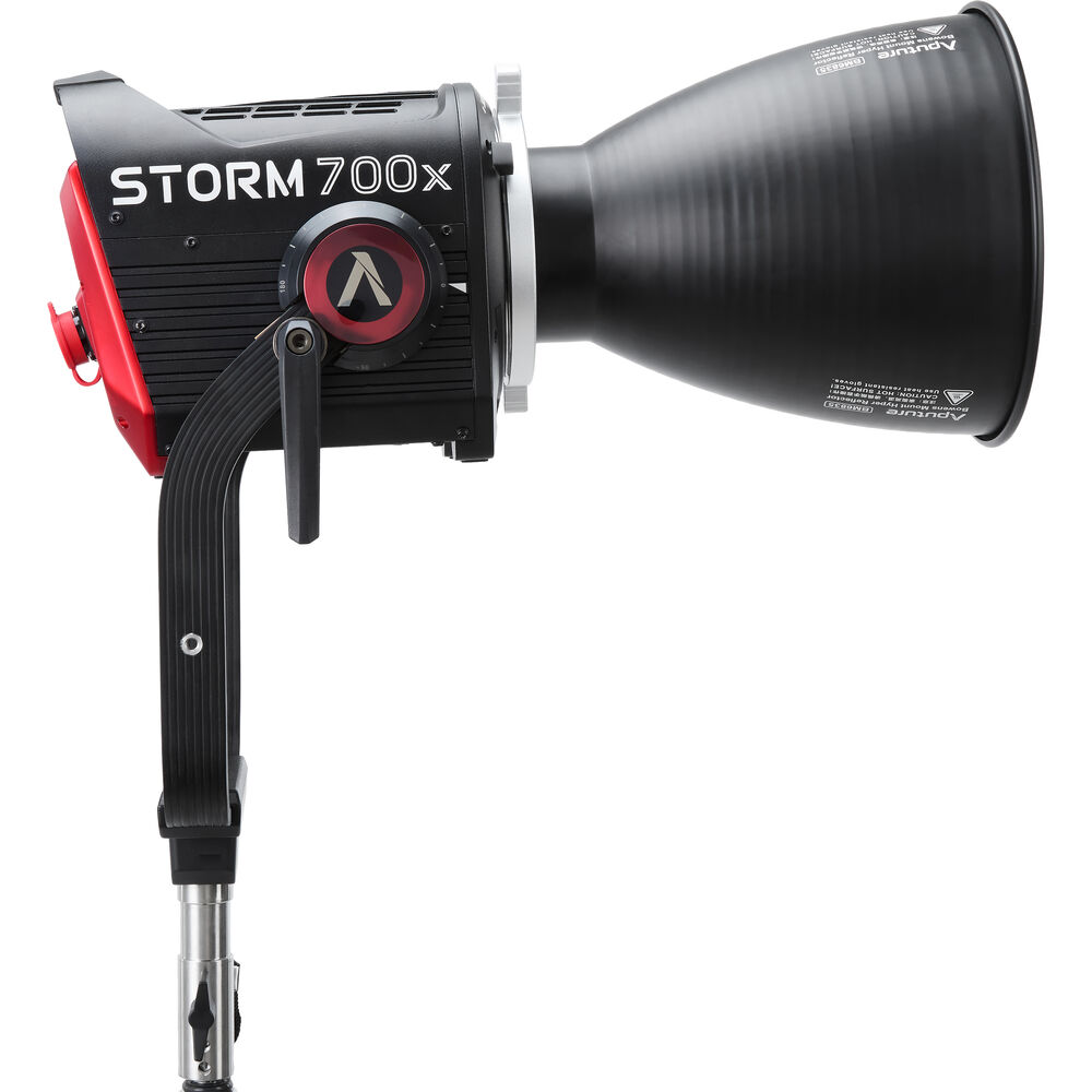 Светодиодный осветитель Aputure STORM 700x Tunable White LED Monolight (2500K–10000K, при 5600K: 18670 Lux 1,735 fc (3м) с рефлектором 35º, Вых. мощность 700W, CRI>95, TLCI>95)