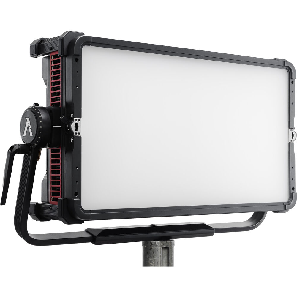 Светодиодная панель Aputure NOVA II 2x1 RGB (1800-20000K, при 5600K: 197300 Lux (1 м) без диффузора, CRI>95, TLCI>95) Travel Kit