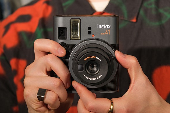 Моментальный фотоаппарат Fujifilm Instax mini 41 Classic Black