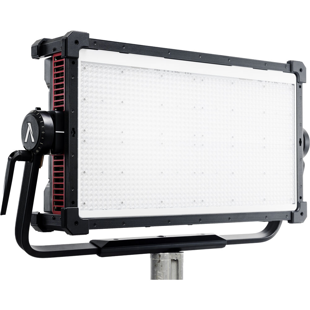 Светодиодная панель Aputure NOVA II 2x1 RGB (1800-20000K, при 5600K: 197300 Lux (1 м) без диффузора, CRI>95, TLCI>95) Travel Kit