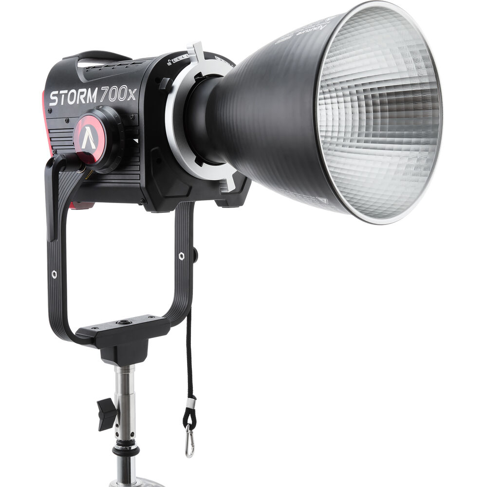 Светодиодный осветитель Aputure STORM 700x Tunable White LED Monolight (2500K–10000K, при 5600K: 18670 Lux 1,735 fc (3м) с рефлектором 35º, Вых. мощность 700W, CRI>95, TLCI>95)