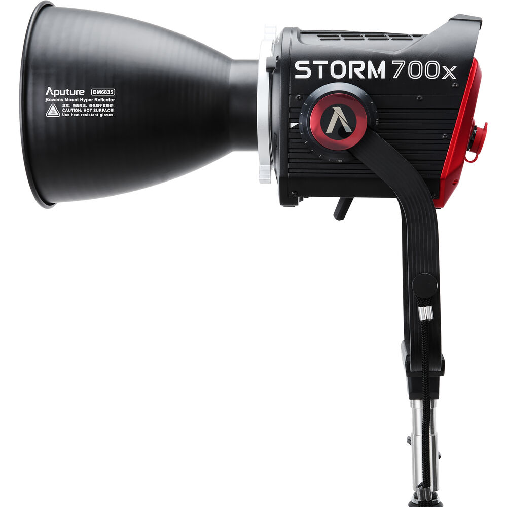 Светодиодный осветитель Aputure STORM 700x Tunable White LED Monolight (2500K–10000K, при 5600K: 18670 Lux 1,735 fc (3м) с рефлектором 35º, Вых. мощность 700W, CRI>95, TLCI>95)