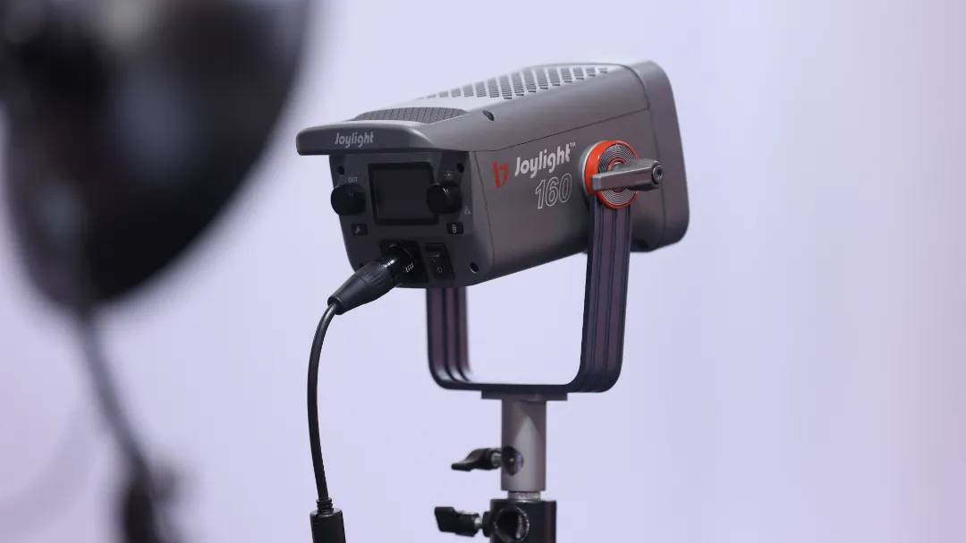 Профессиональный источник постоянного света Jinbei/Joylight JL-160Bi (2700К ~ 6500К, при 5500K: 37000 Lux (1м) с рефлектором, Ra> 97, TLCI> 97) Рефлектор в комплекте