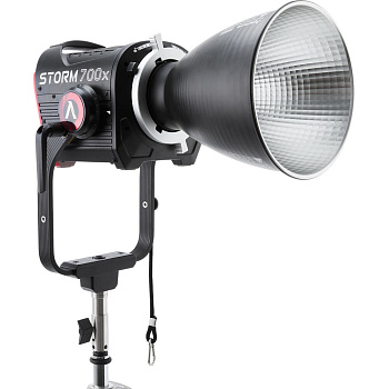 Светодиодный осветитель Aputure STORM 700x Tunable White LED Monolight (2500K–10000K, при 5600K: 18670 Lux 1,735 fc (3м) с рефлектором 35º, Вых. мощность 700W, CRI>95, TLCI>95)