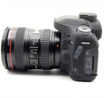 Чехол резиновый для Canon EOS 80D (черный)